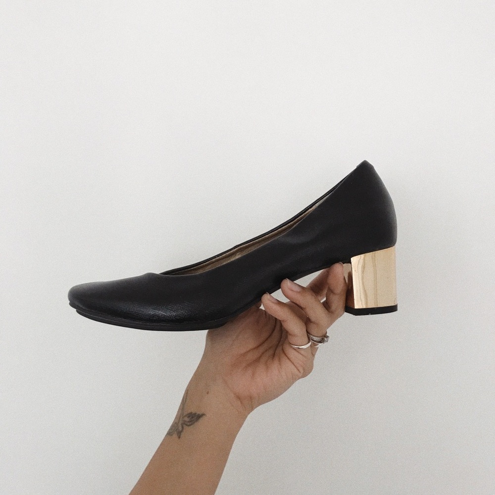 Gold-tone chunky, block heel black pumps